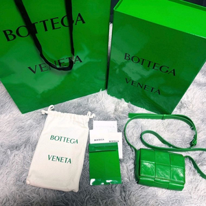 보테가 베네타 카세트백 미니 그린(정품 보증서 있음)