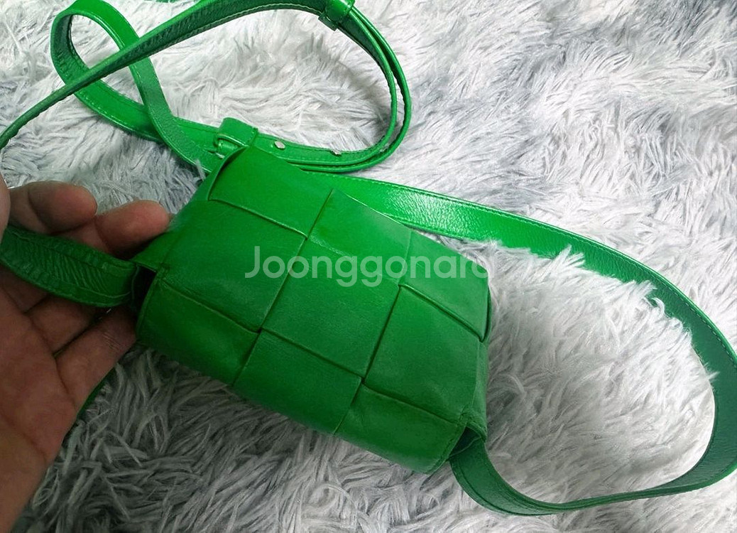 보테가 베네타 카세트백 미니 그린(정품 보증서 있음)--1