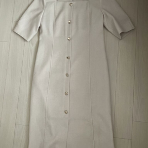 르뮈 스퀘어넥 원피스