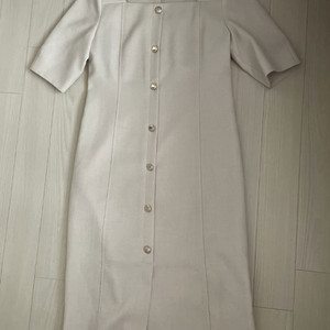 르뮈 스퀘어넥 원피스