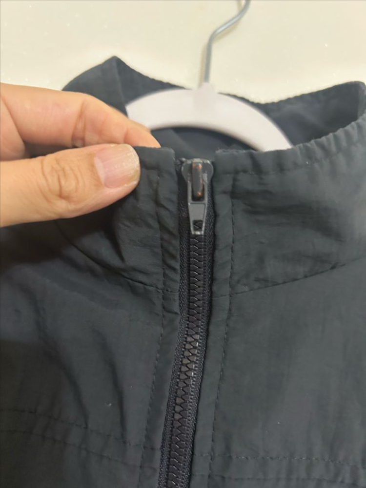 상태좋음) 고유 바람막이 팔아요 L--3