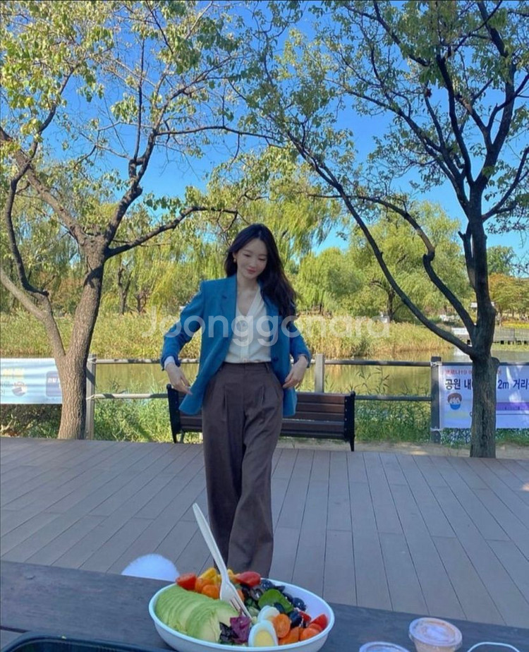 아비에무아 자켓 판매합니다--0