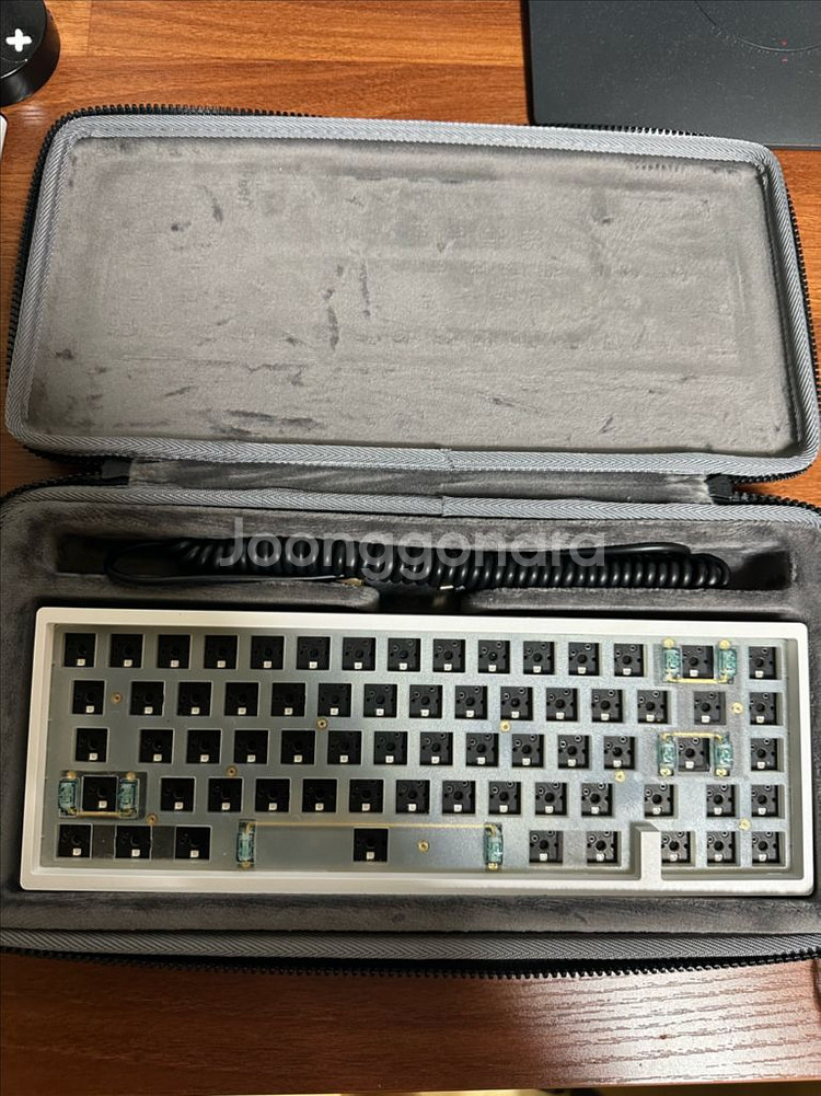 kbd67 lite r3 커스텀키보드 베어본 판매합니다--1
