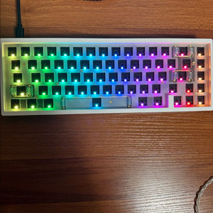 kbd67 lite r3 커스텀키보드 베어본 판매합니다