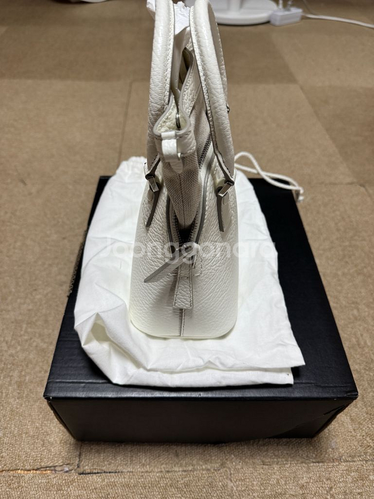 마르지엘라 카프스킨 미니백 아이보리 팝니다--1