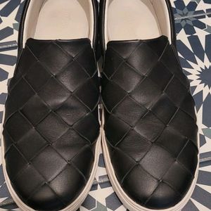 보테가 베네타 슬립온 판매합니다.