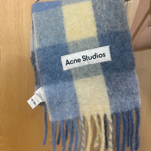 아크네 머플러 블루색상 팔아요