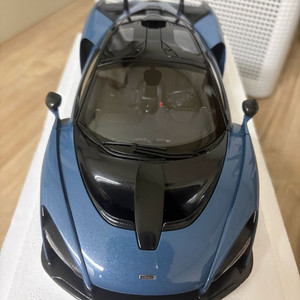 AUTOART SENNA 1:18 다이캐스트 팝니다