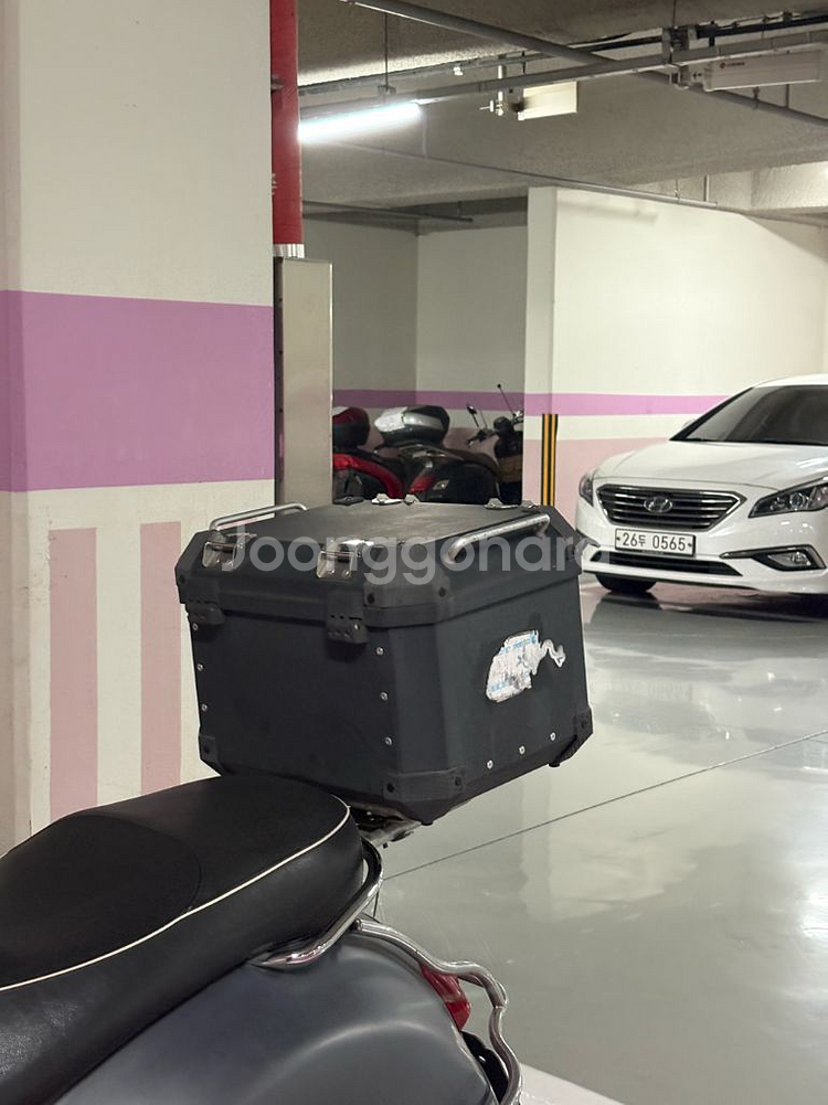 베스파 gts 리어브라켓과 탑박스--1
