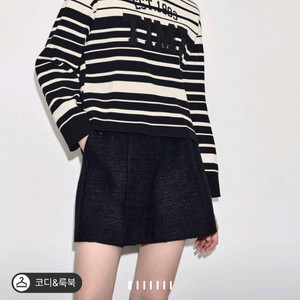 타임 텍스처 블록 레터링 스트라이프 니트탑
