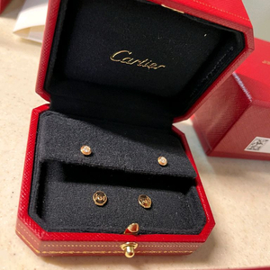 까르띠에 다무르 스터드 다이아몬드 귀걸이
