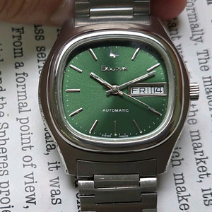 빈티지 부로바 터틀 데이데이트 올리브그린 뻐뻐시 브슬