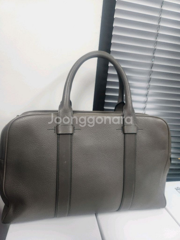 톰포드 브리프케이스 가방 판매합니다.--0
