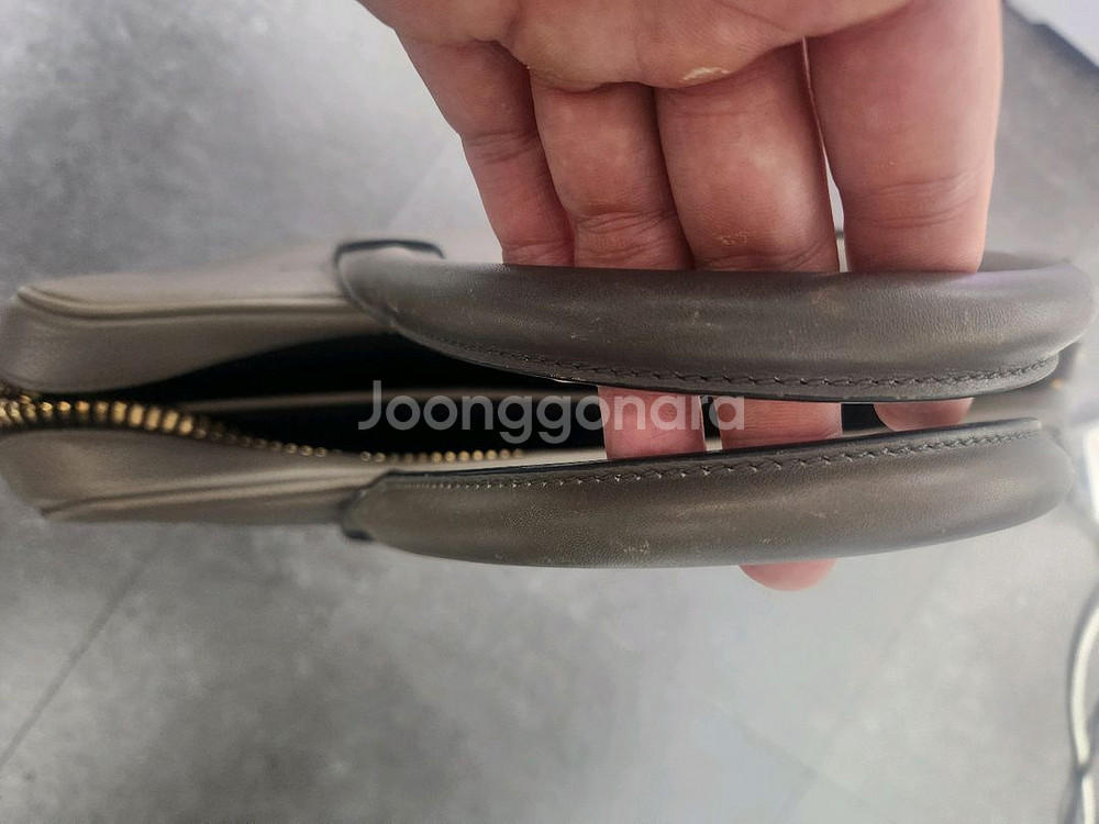 톰포드 브리프케이스 가방 판매합니다.--4