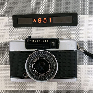올림푸스 펜 EE-3 하프 필름카메라