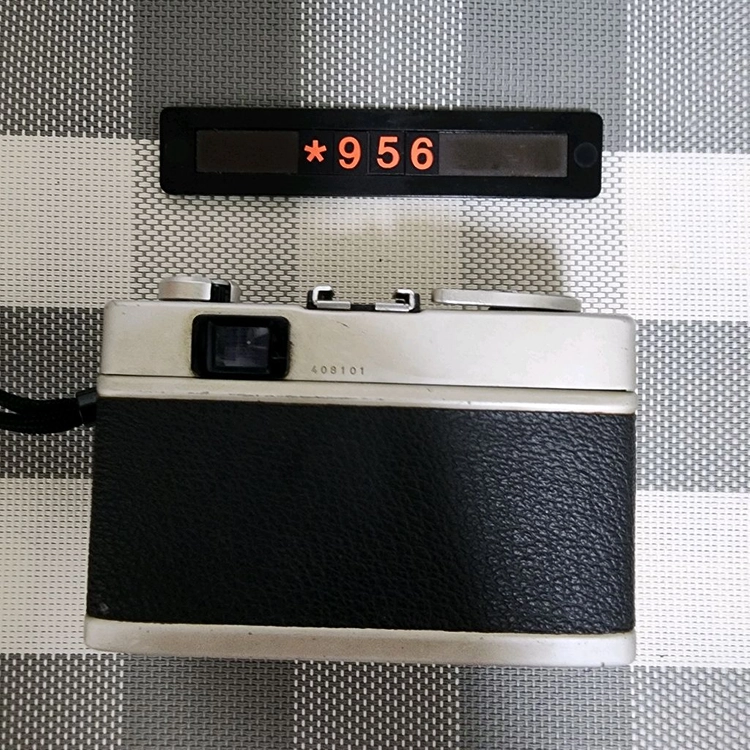 코니카 C 35 E&L 필름카메라 실버바디 이미지