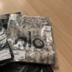 알로 alo 요가 타이다이 쇼퍼백