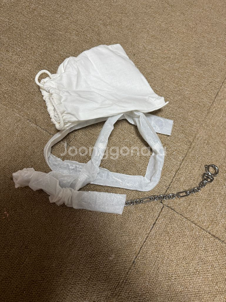 마르지엘라 카프스킨 미니백 아이보리 팝니다--4