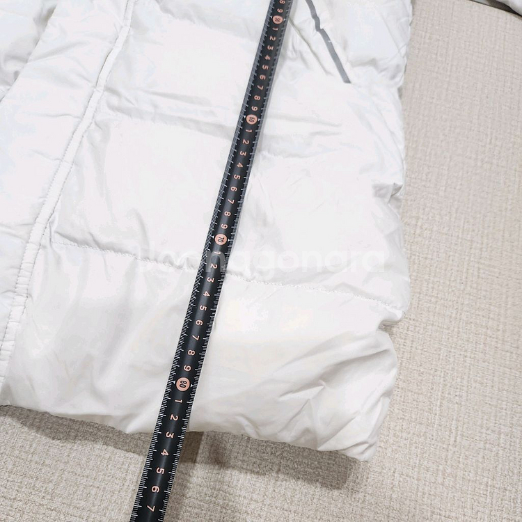 푸마 화이트 롱패딩 150정도--7