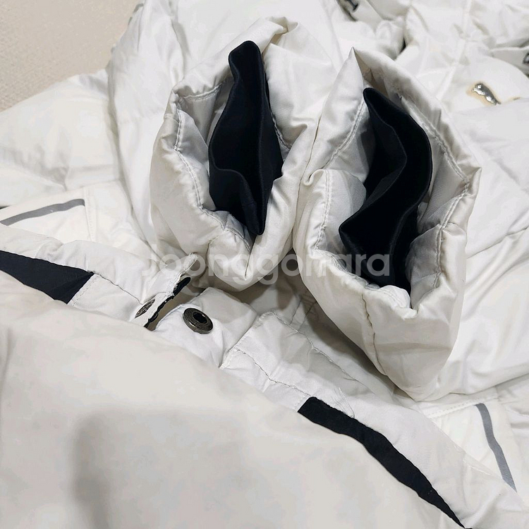 푸마 화이트 롱패딩 150정도--5
