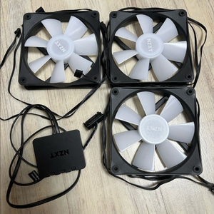 NZXT F120 RGB CORE 팬 3개 판매합니다.
