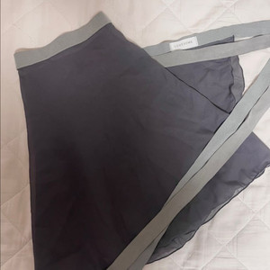 러브썸 발레 차콜 스커트