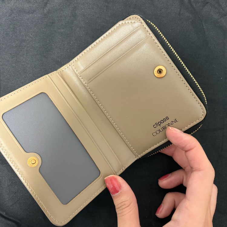 쿠론 지갑 이미지