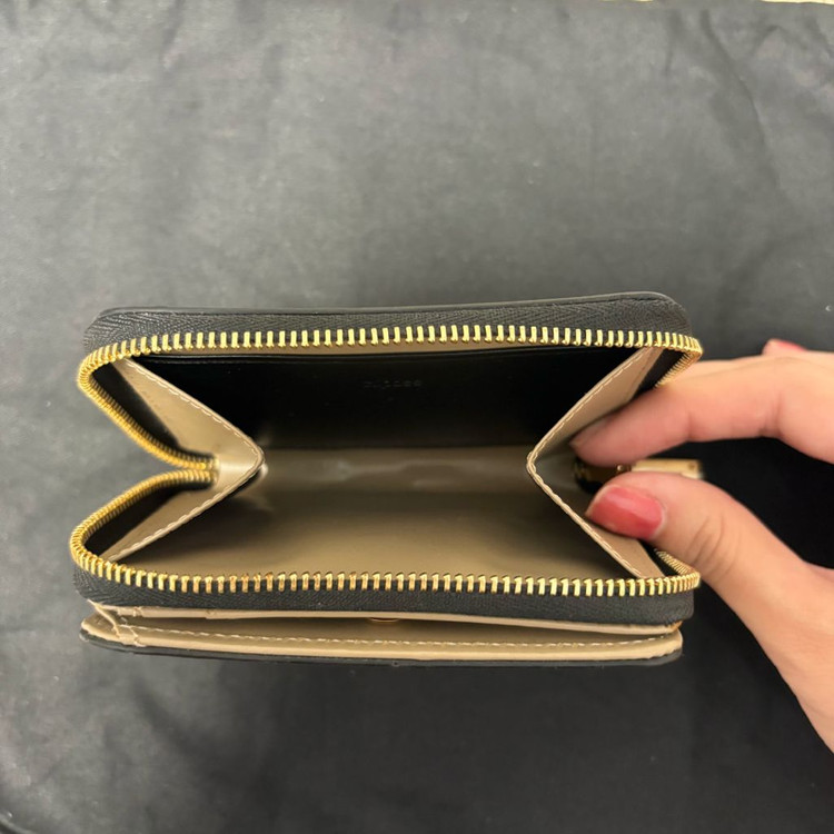 쿠론 지갑 이미지