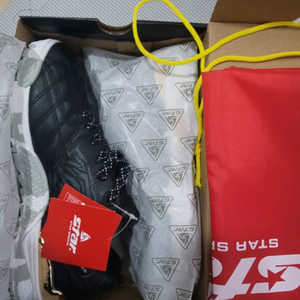 스타 헬리아 족구화 팝니다 (새상품 270)