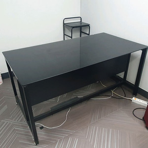 사무실 정리로 8만철제 책상 강화유리 수유리