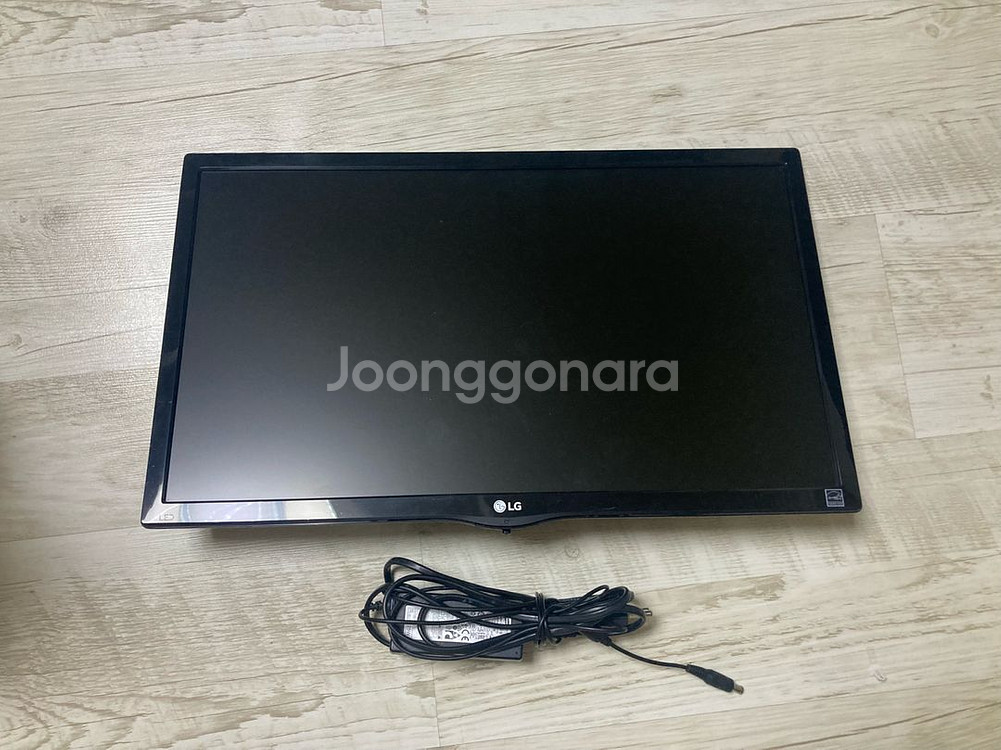 LG 모니터 22인치 3대+거치대 팝니다--1