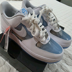 정품 나이키에어포스 270. 새상품. 나코텝