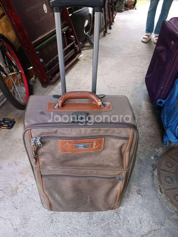 공구보관용 으로 쓸 샘소나이트 24인치 캐리어--0