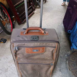 공구보관용 으로 쓸 샘소나이트 24인치 캐리어