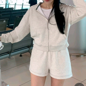 새상품 여성 새미크롭 후드집업점퍼,숏팬츠