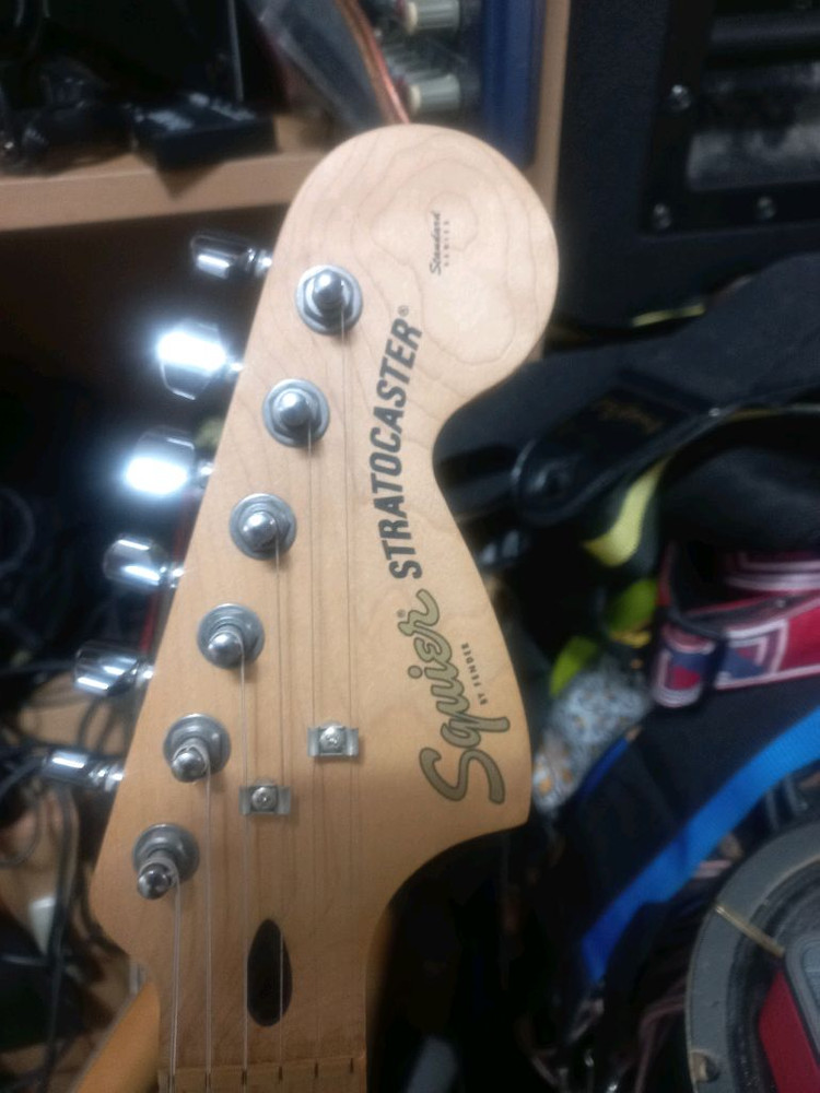 스콰이어 펜더 스텐다드 일렉기타 이미지