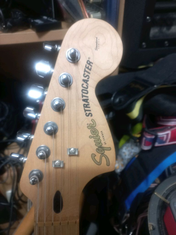 스콰이어 펜더 스텐다드 일렉기타 이미지