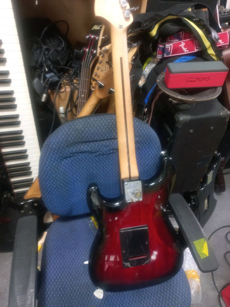 스콰이어 펜더 스텐다드 일렉기타 이미지