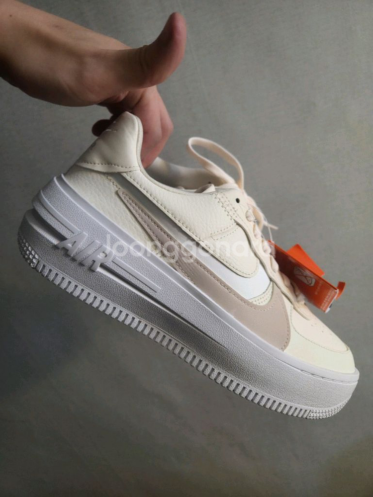나이키 에어포스1 플랫폼 아이보리 235 새상품--1