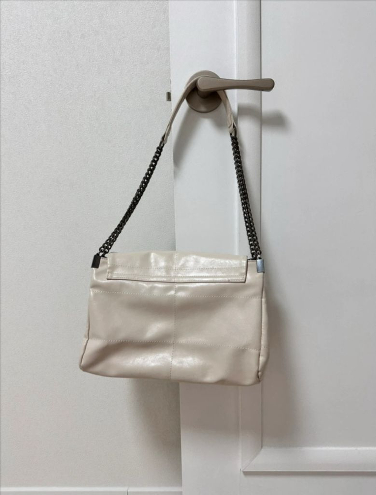 자라 락플립백 아이보리 체인 숄더백 가방 이미지