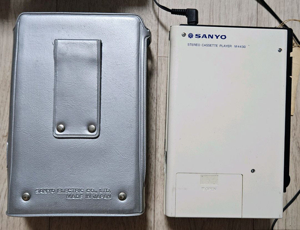 산요 M4430 벽돌 워크맨 작동품 판매 합니다.--3