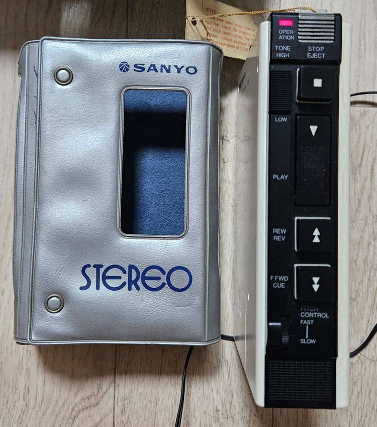 산요 M4430 벽돌 워크맨 작동품 판매 합니다.--2