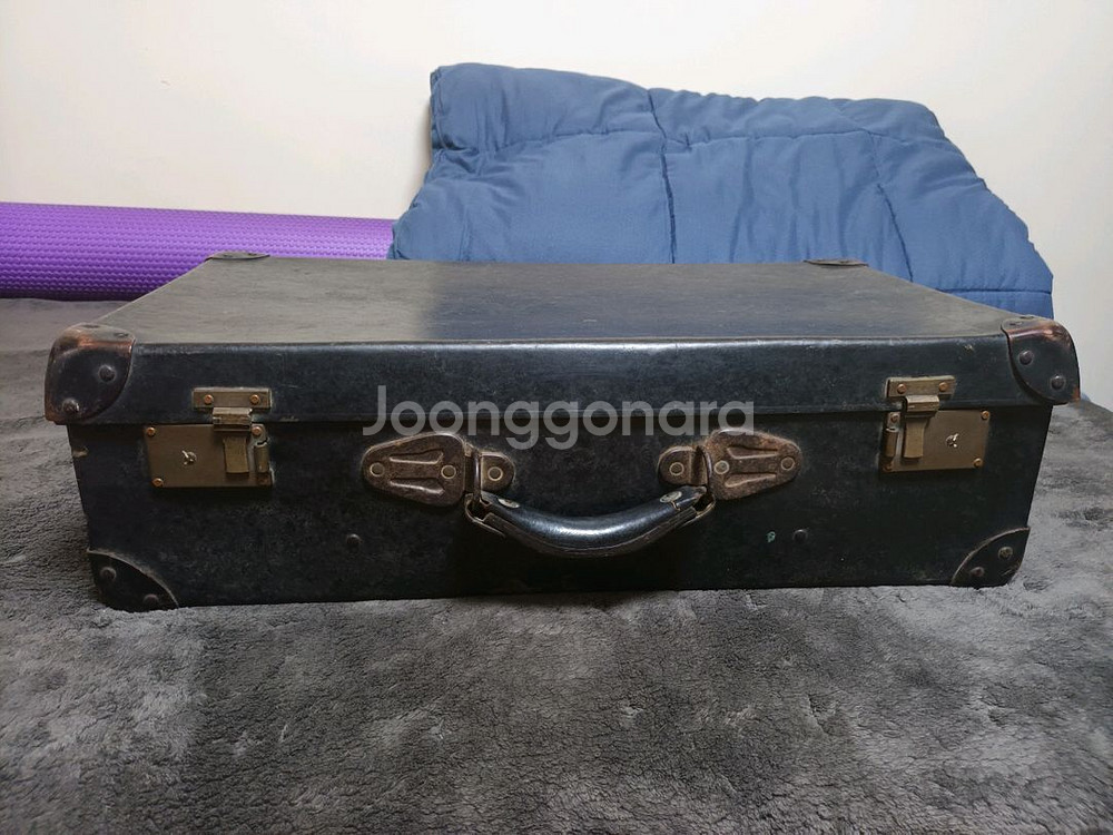옛날 여행용 가방--0