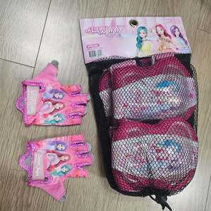 시크릿쥬쥬 보호대 +장갑 새거 일괄 팝니다