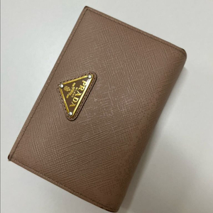 프라다 사피아노 트라이앵글 로고 반지갑