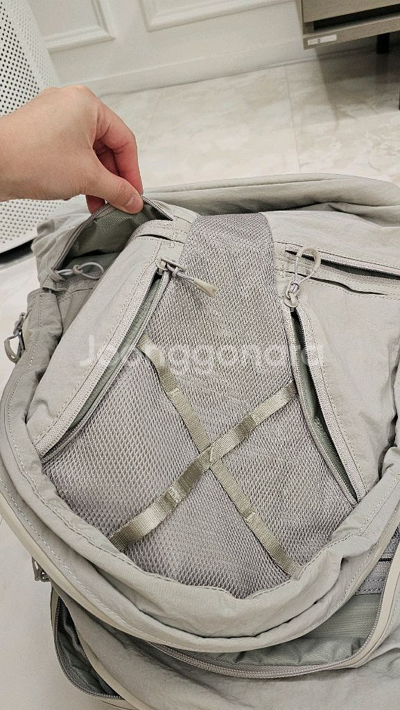 새상품) 파운드포켓 그레이 나일론 백팩 가방--8