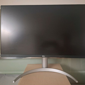LG 27 인치 4k 모니터 27uq750
