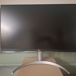 LG 27 인치 4k 모니터 27uq750