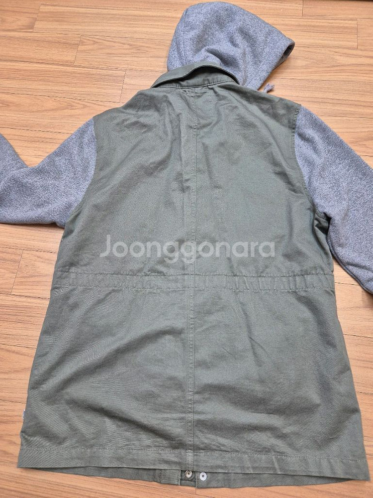 리바이스 후드 야상 카키색 L사이즈 점퍼입니다. 후드와--1