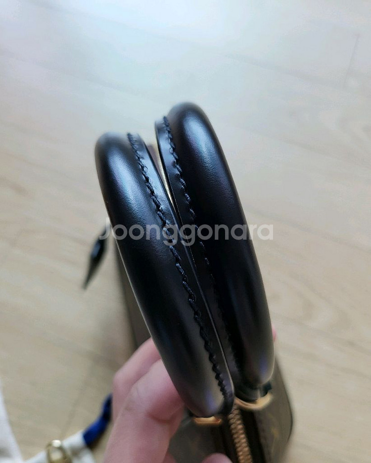 루이비통 알마비비 월드투어 블랙 판매합니다.--5
